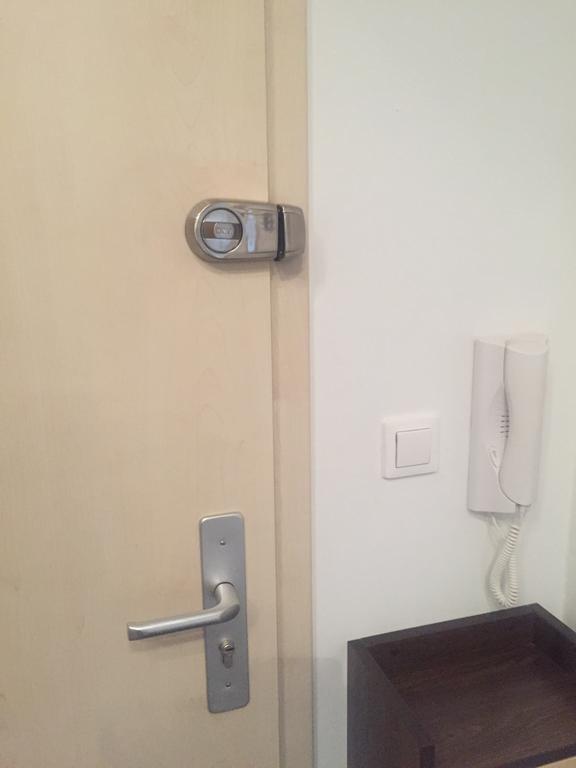 Modern Apartment With 2 Bedrooms Карлові Вари Екстер'єр фото