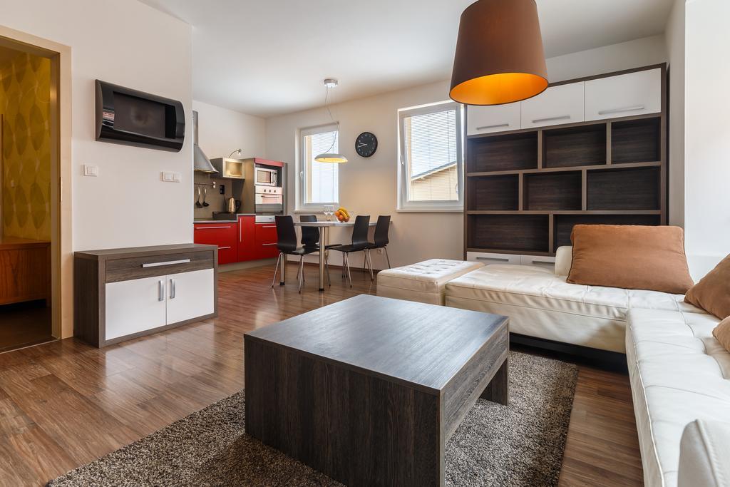 Modern Apartment With 2 Bedrooms Карлові Вари Екстер'єр фото