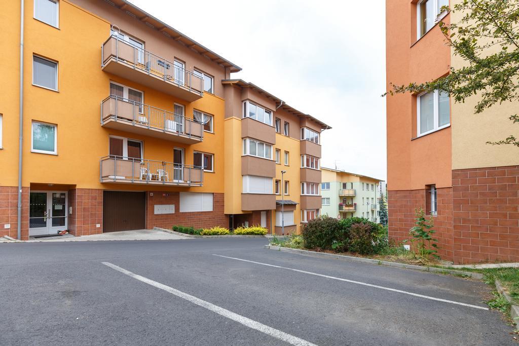 Modern Apartment With 2 Bedrooms Карлові Вари Екстер'єр фото