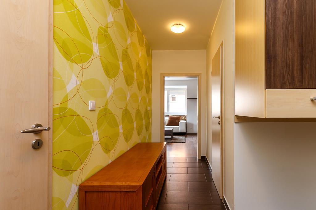 Modern Apartment With 2 Bedrooms Карлові Вари Екстер'єр фото