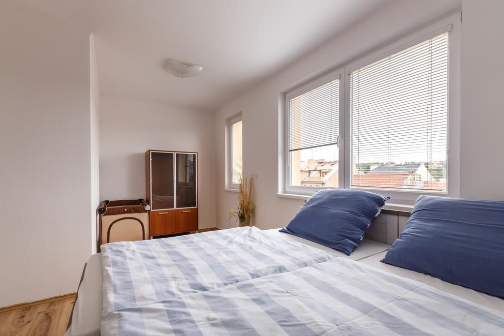 Modern Apartment With 2 Bedrooms Карлові Вари Екстер'єр фото