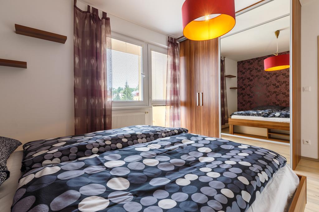 Modern Apartment With 2 Bedrooms Карлові Вари Екстер'єр фото